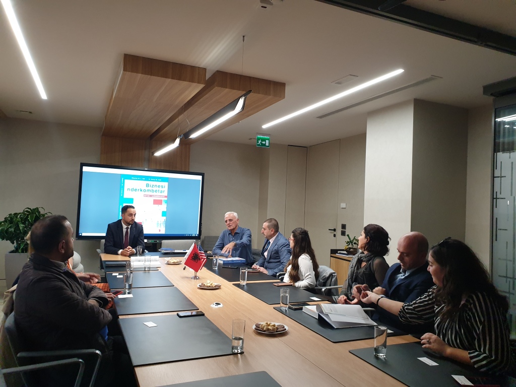 Tryezë e rrumbullakët me pedagogë mbi librin "Biznesi ndërkombëtar"